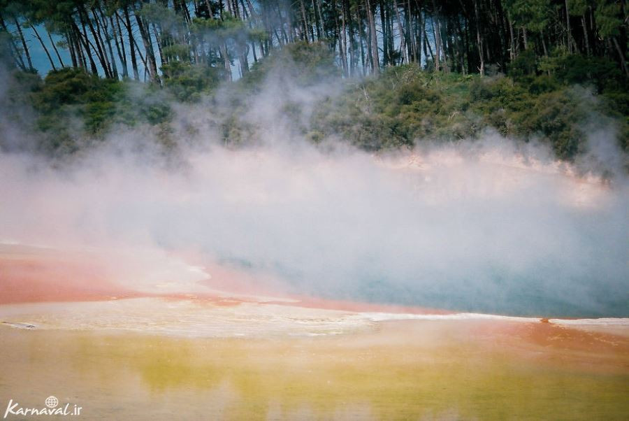 چشمه های آب گرم Wai-O-Tapu با درجه حرارتی بسیار بالا