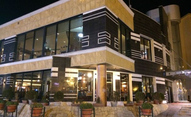 نمای خارجی رستوران ابو شهاب نمای خارجی رستوران ابو شهاب