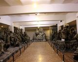 مجسمه های طبقه زیرزمین مجسمه های طبقه زیرزمین