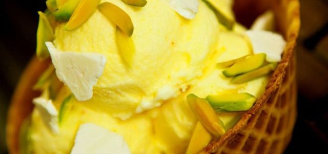 بستنی سنتی زعفرانی