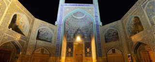 حیاط مسجد امام و سردر ورودی حیاط مسجد امام و سردر ورودی