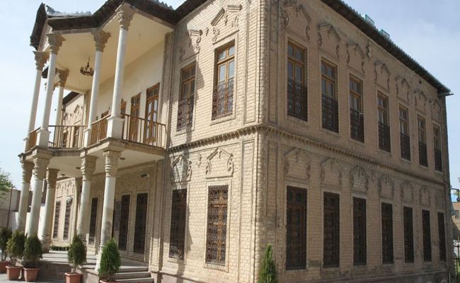 موزه آثار اهدایی دکتر صالحی موزه آثار اهدایی دکتر صالحی