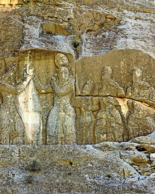 سنگ نگاره تاجگذاری اردشیر سنگ نگاره تاجگذاری اردشیر