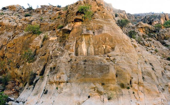 سنگ نگاره تاجگذاری اردشیر سنگ نگاره تاجگذاری اردشیر