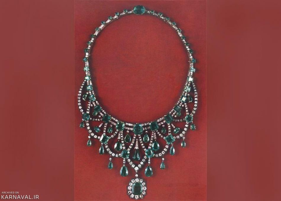 Diamond and emerald necklace