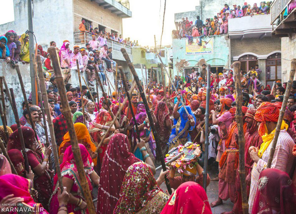لات مار هولی هندوستان | Photo by : Aman Chotani