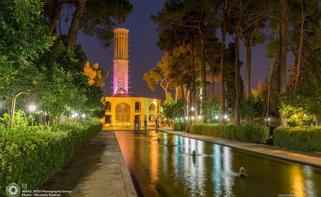 باغ دولت آباد در شب باغ دولت آباد در شب