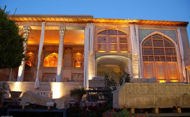 عمارت هفت تنان در شب عمارت هفت تنان در شب