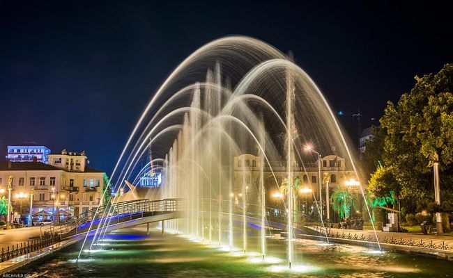 آبنمای رقصان باتومی آبنمای رقصان باتومی