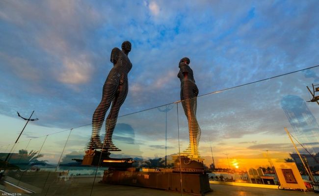 مجسمه علی و نینو باتومی مجسمه علی و نینو باتومی