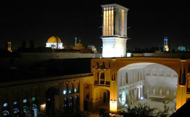 خانه لاری ها در شب خانه لاری ها در شب