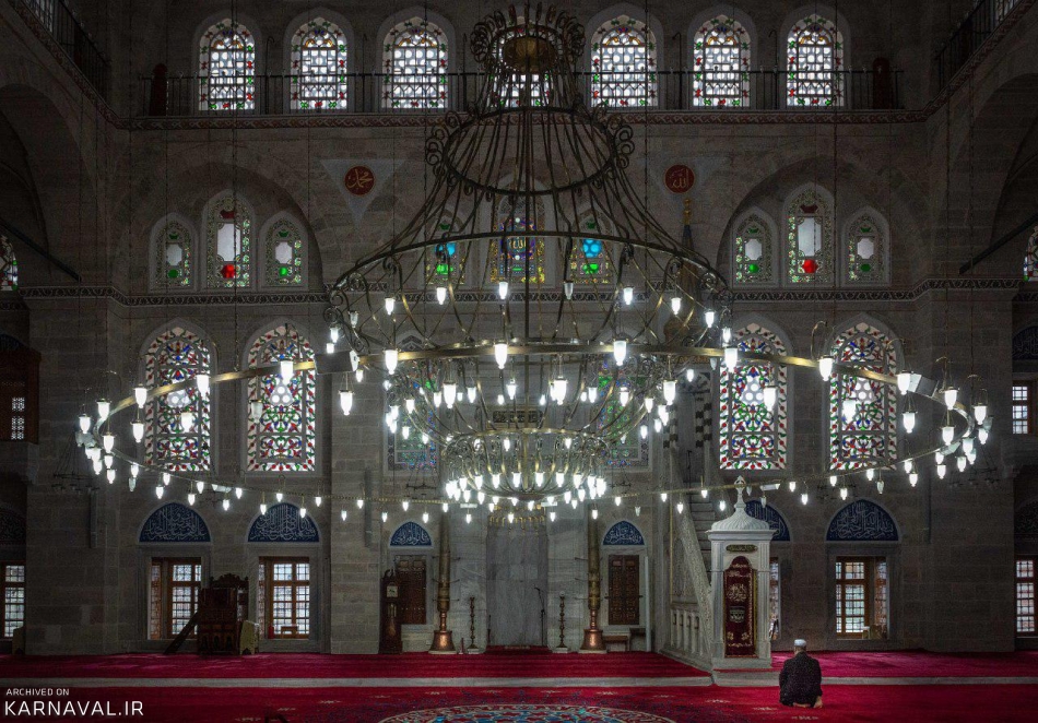 نمای داخل مسجد مهرماه استانبول