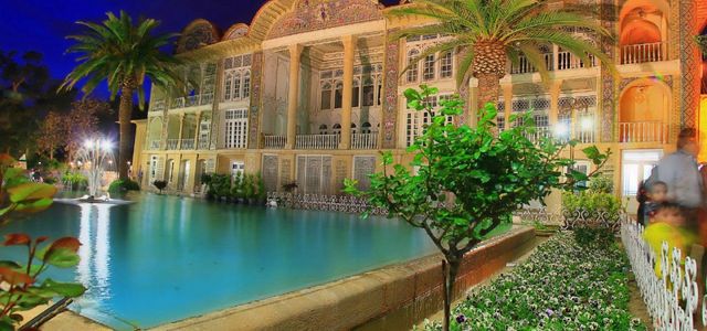 باغ ارم شیراز در شب