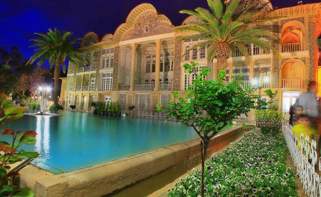 باغ ارم شیراز در شب باغ ارم شیراز در شب