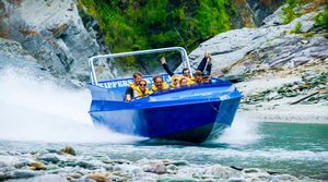 قایق سواری هیجان انگیز در نیوزیلند قایق سواری هیجان انگیز در نیوزیلند