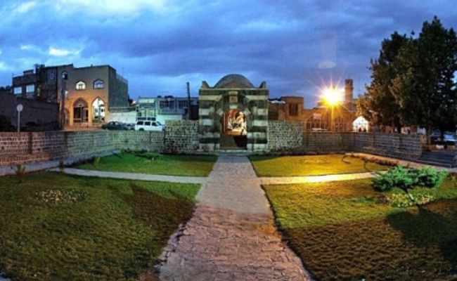 تصویر سراسرنما از دروازه سنگی خوی تصویر سراسرنما از دروازه سنگی خوی