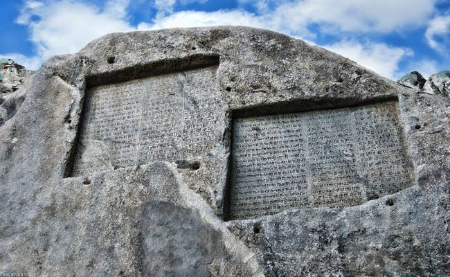 سنگ نوشته های گنجنامه سنگ نوشته های گنجنامه