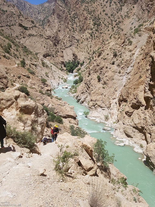مسیر پیاده روی آبشار آب ملخ سمیرم | Photo by : amir songhori