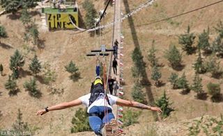 زیپ لاین کوه صفه اصفهان زیپ لاین کوه صفه اصفهان