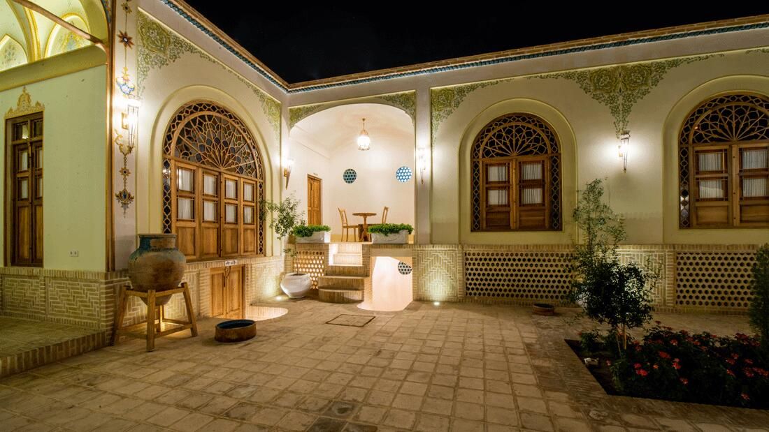 اقامتگاه تاریخی یاسمین راهب کاشان
