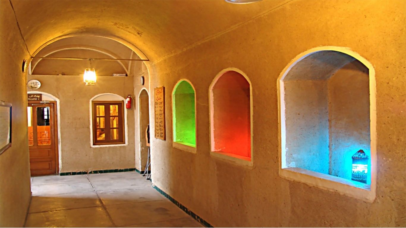 هتل جهانگردی نایین