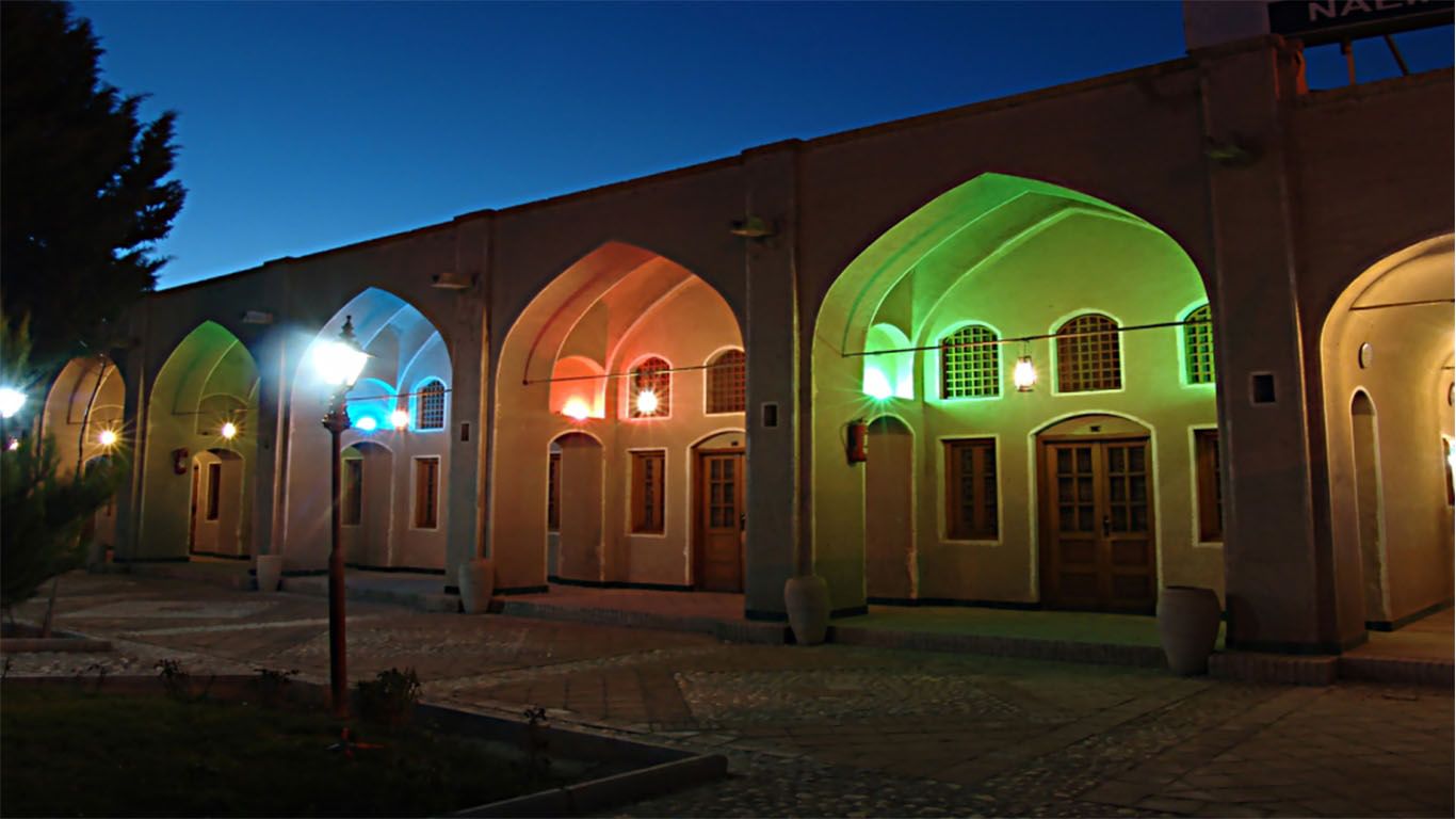 هتل جهانگردی نایین