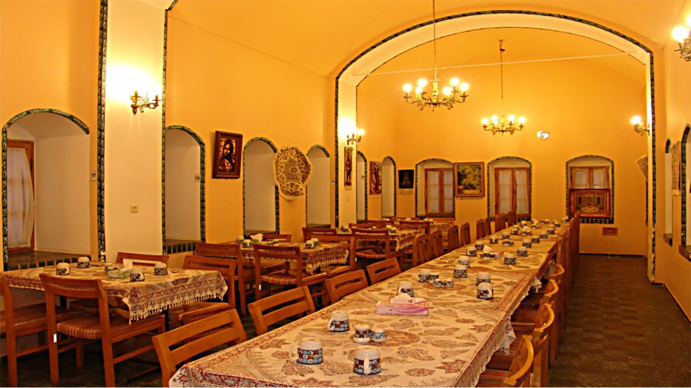 هتل جهانگردی نایین
