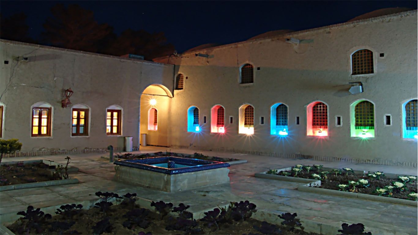 هتل جهانگردی نایین