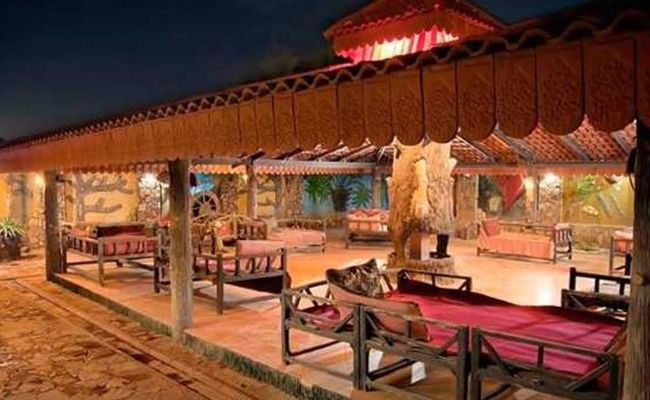 هتل کمال الملک نیشابور (در حال بازسازی) هتل کمال الملک نیشابور (در حال بازسازی)