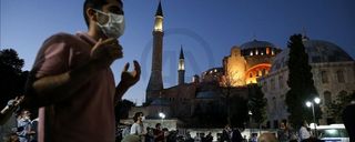 برپایی نماز در محوطه ایاصوفیه برپایی نماز در محوطه ایاصوفیه