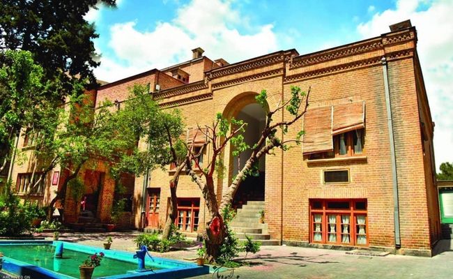 نمای خانه موزه دکتر معین و استاد امیرجاهد نمای خانه موزه دکتر معین و استاد امیرجاهد