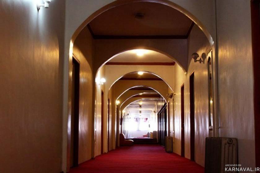https://media.karnaval.ir/uploads/2022/03/1_8ecf070d-3d44-455e-83b3-014026923370.jpg