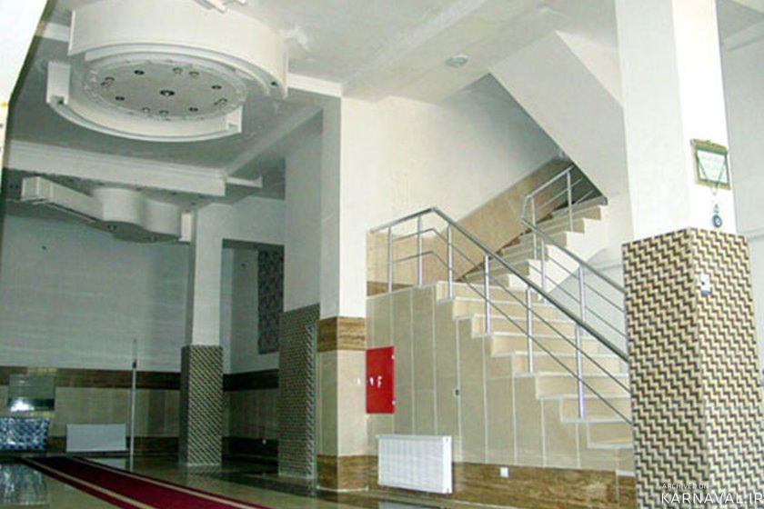 https://media.karnaval.ir/uploads/2022/03/5_e633acd8-2380-4f89-b7dc-d3b8edfde7f4.jpg