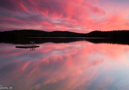 قایق سواری در دریاچه صورتی هیلیر