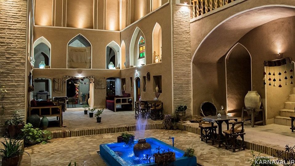 اقامتگاه بومگردی "خالو میرزا" اتاق زرشکی