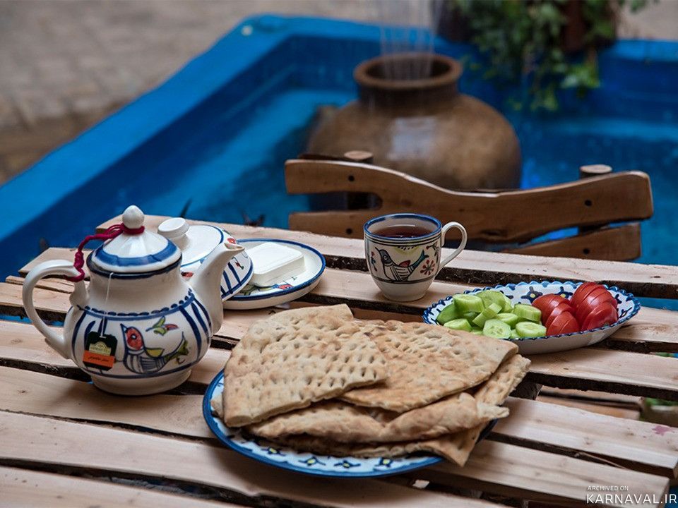 اقامتگاه بومگردی "خالو میرزا" اتاق زرشکی