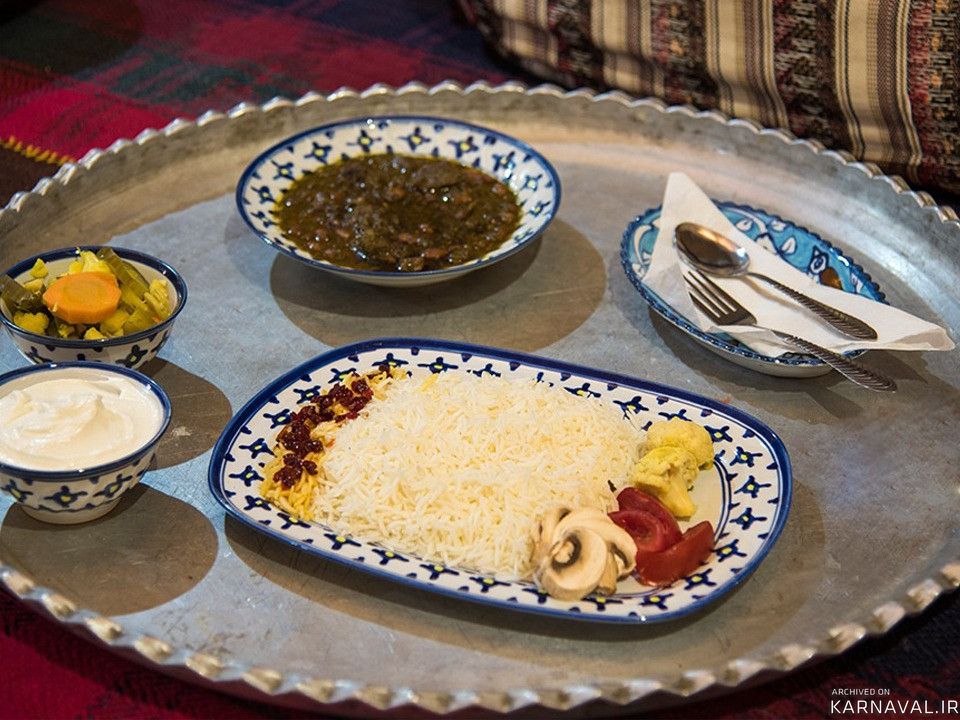 اقامتگاه بومگردی "خالو میرزا" اتاق زرشکی