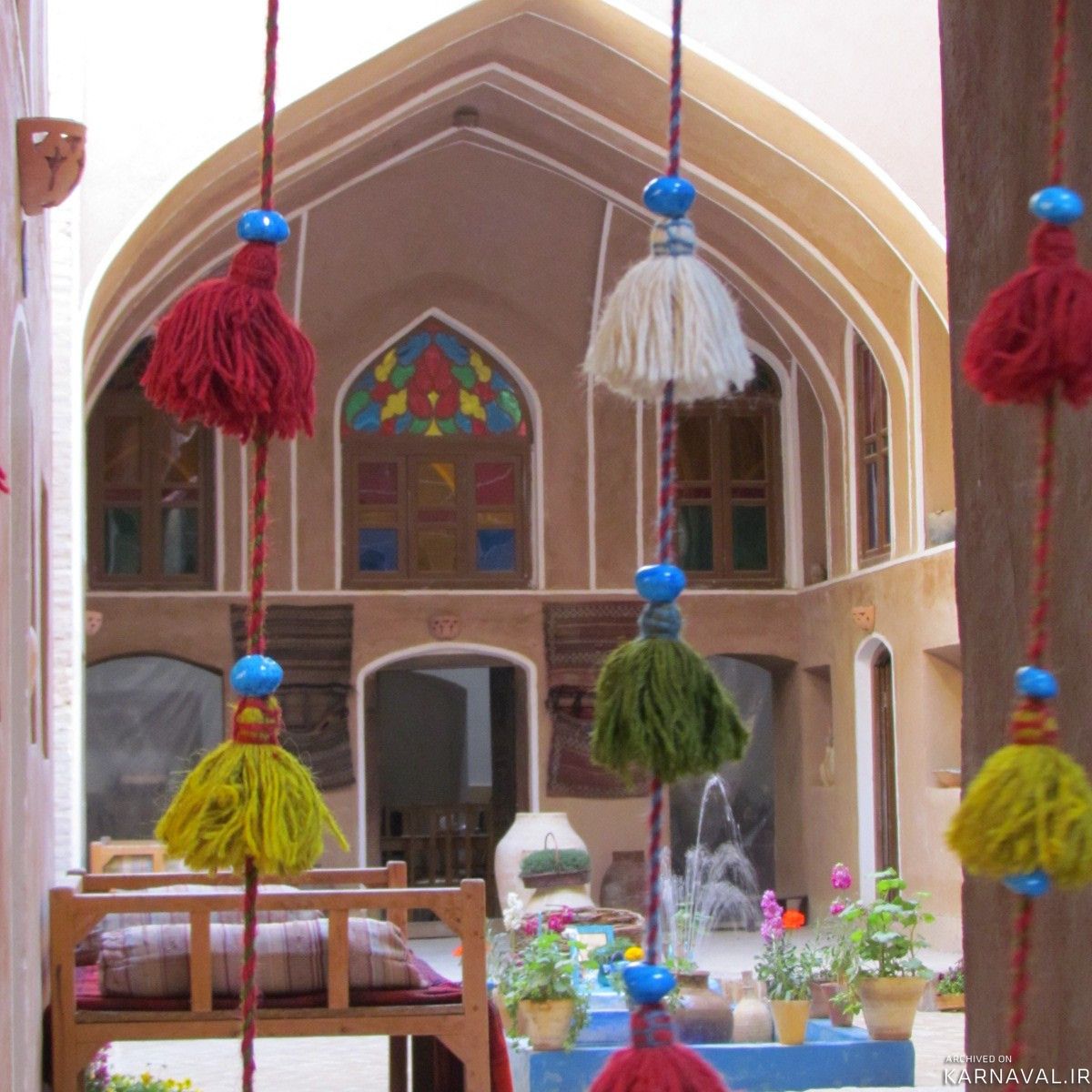 اقامتگاه بومگردی "خالو میرزا" اتاق زرشکی