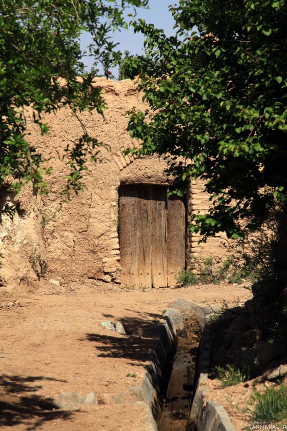 اقامتگاه بومگردی "خالو میرزا" اتاق زرشکی