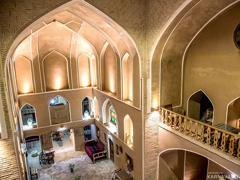 اقامتگاه بومگردی"خالو میرزا" اتاق نارنجی