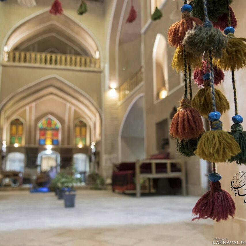 اقامتگاه بومگردی"خالو میرزا" اتاق نارنجی