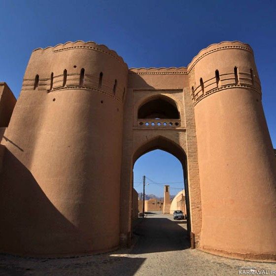 اقامتگاه بومگردی "خالو میرزا" اتاق بنفش