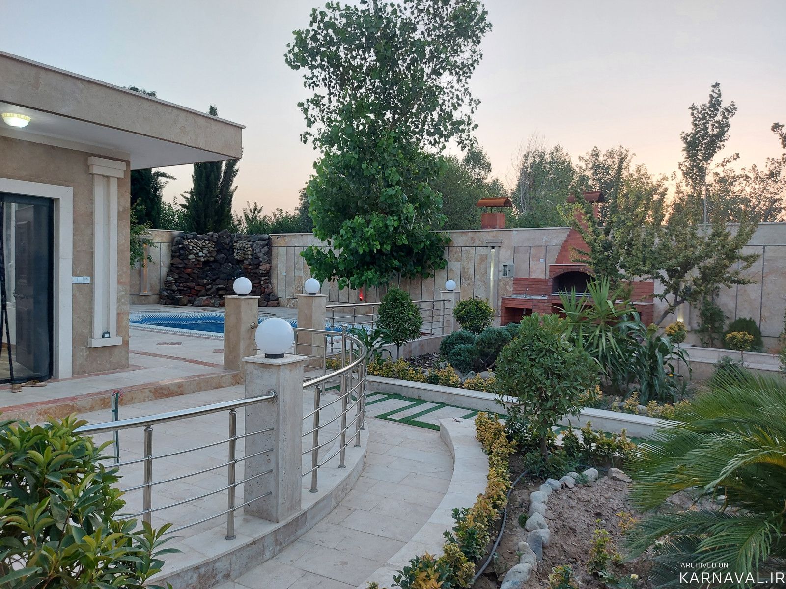https://media.karnaval.ir/uploads/2022/08/house-65890-2022-08-04-01-22-49-359aed10da3a64061752e7a43dbe7a3ef55255c0-979376.jpg