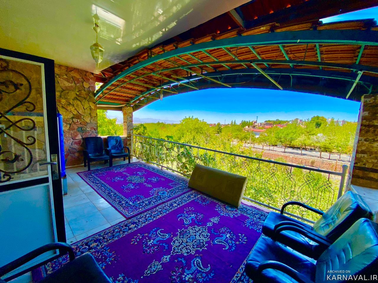 واحدی شیک، دارای تراسی با منظره شهر و کوهستان