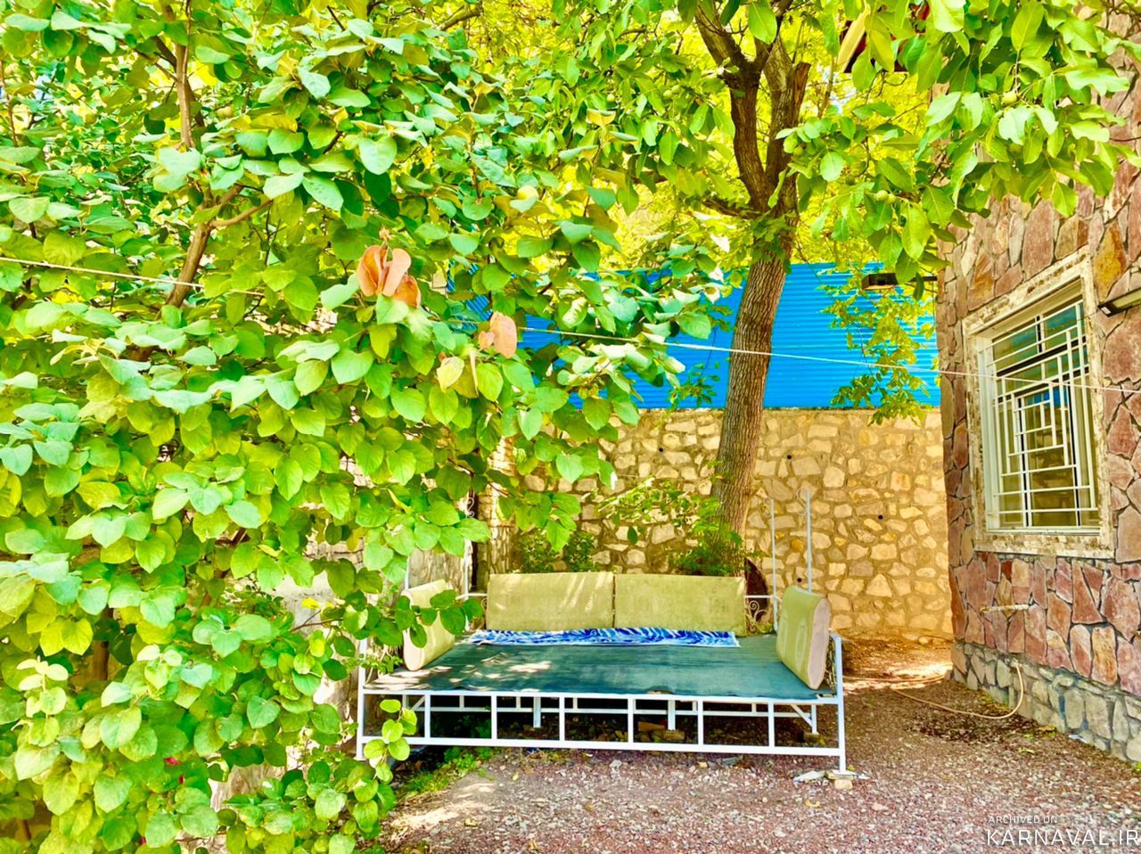 واحدی شیک، دارای تراسی با منظره شهر و کوهستان