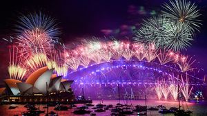 نور افشانی آغاز سال 2023 در سیدنی استرالیا نور افشانی آغاز سال 2023 در سیدنی استرالیا