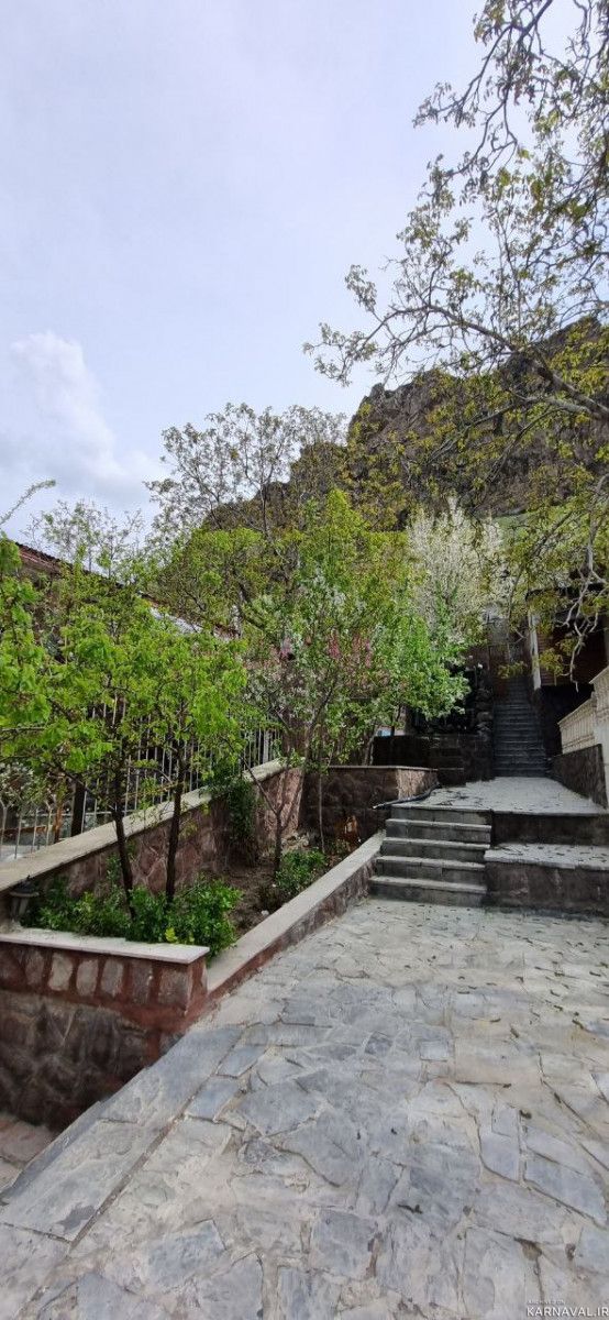 https://media.karnaval.ir/uploads/2023/04/house-72762-2023-04-24-09-20-09-359aed10da3a64061752e7a43dbe7a3ef55255c0-560339.jpg