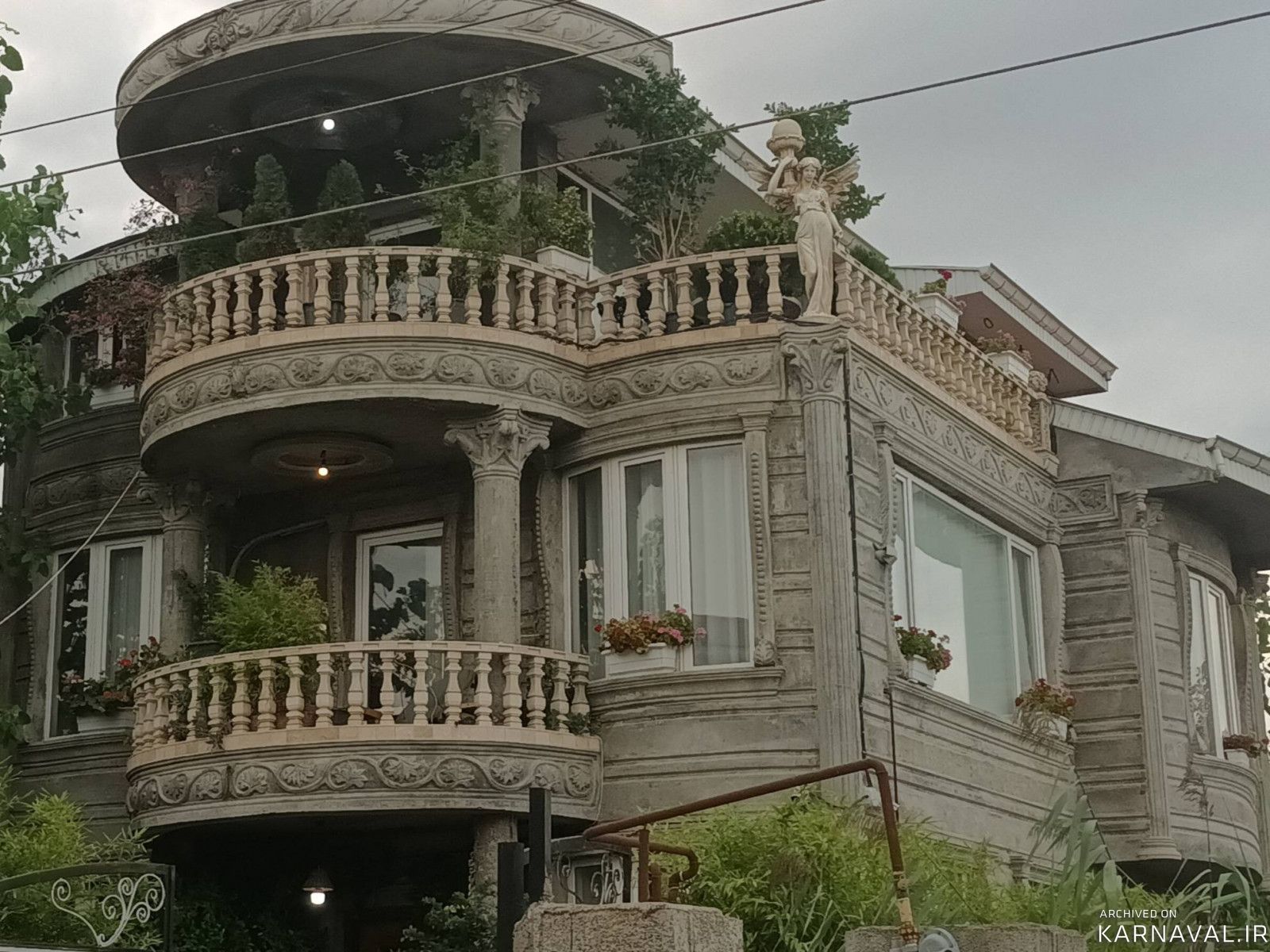 https://media.karnaval.ir/uploads/2023/08/house-72003-2023-08-29-11-45-31-78eb0810856494b8de10935a8967ae8c490a6fbe-17269.jpg