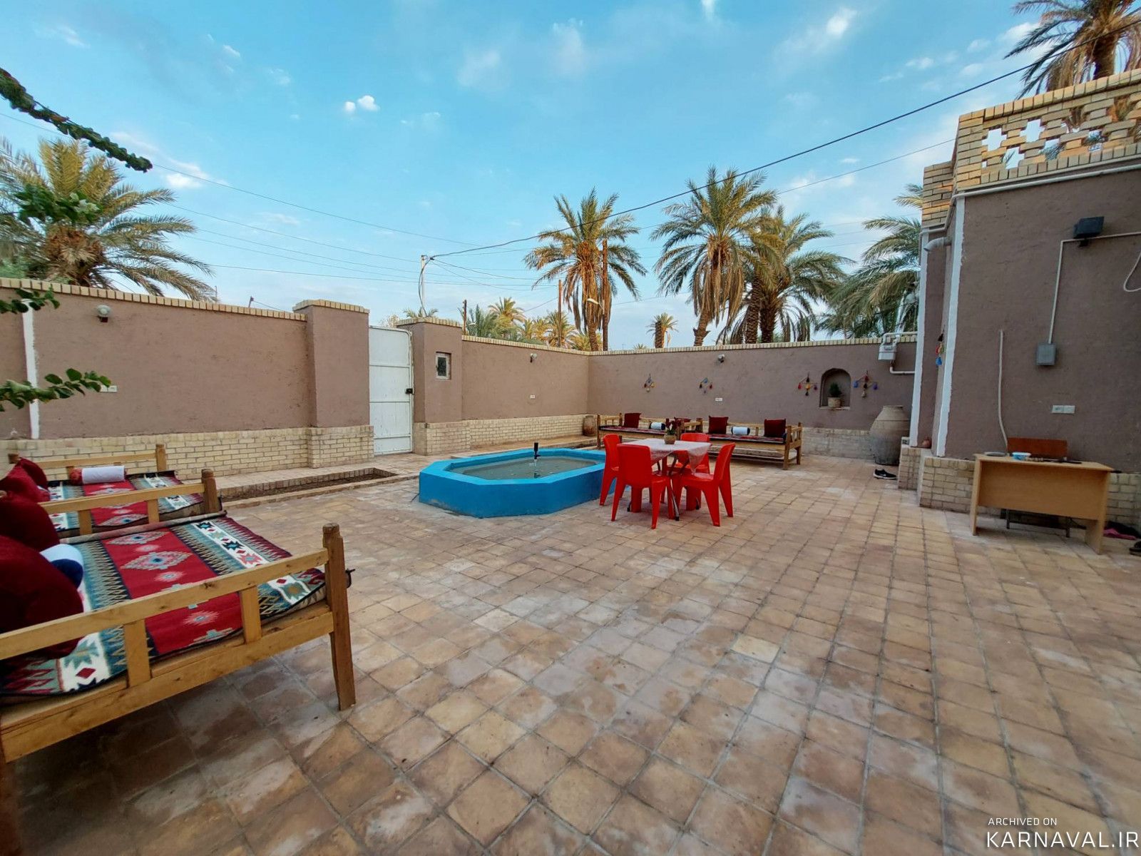 https://media.karnaval.ir/uploads/2023/10/house-79316-2023-10-03-03-51-20-9f1f9c495de401109598e9ea9eadbe850ead9b87-268757.jpg