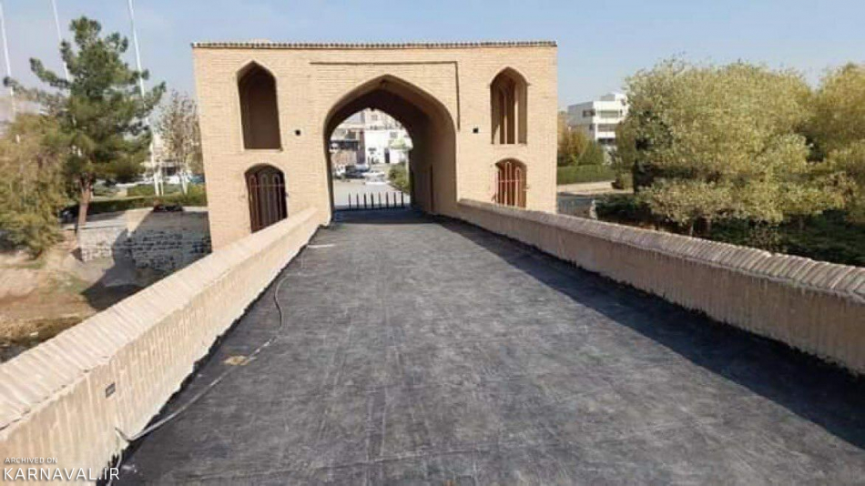 اقدامی شوکه کننده بر روی پل ساسانی اصفهان !